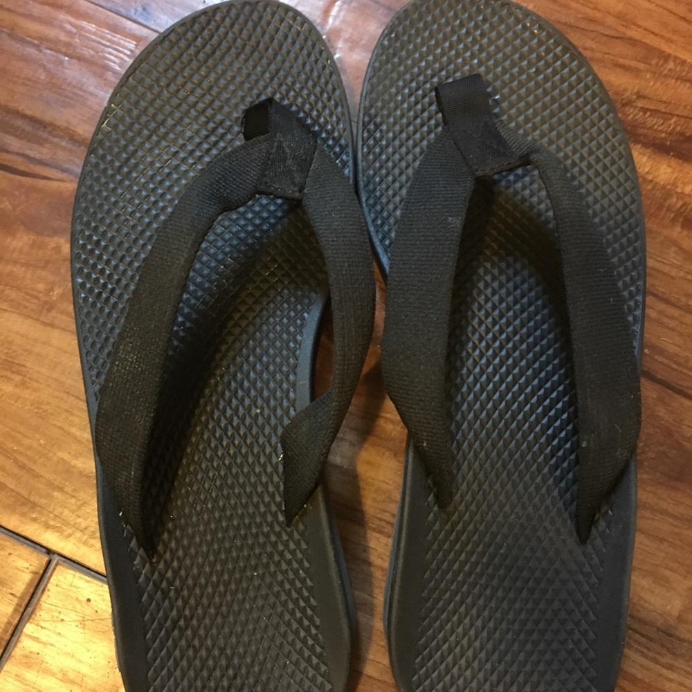 Women’s Chaco flip flops. Black. Size 10